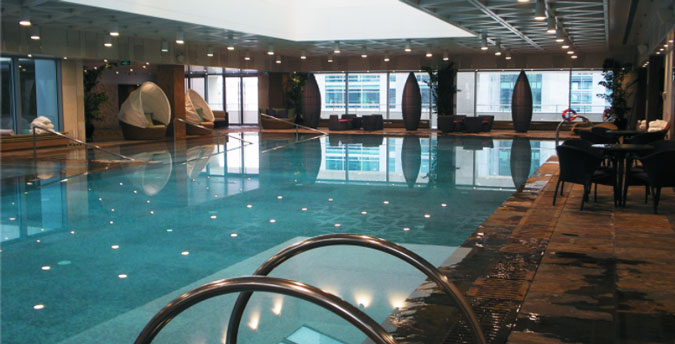 游泳池消毒劑,游泳場館運營,室內(nèi)恒溫游泳池